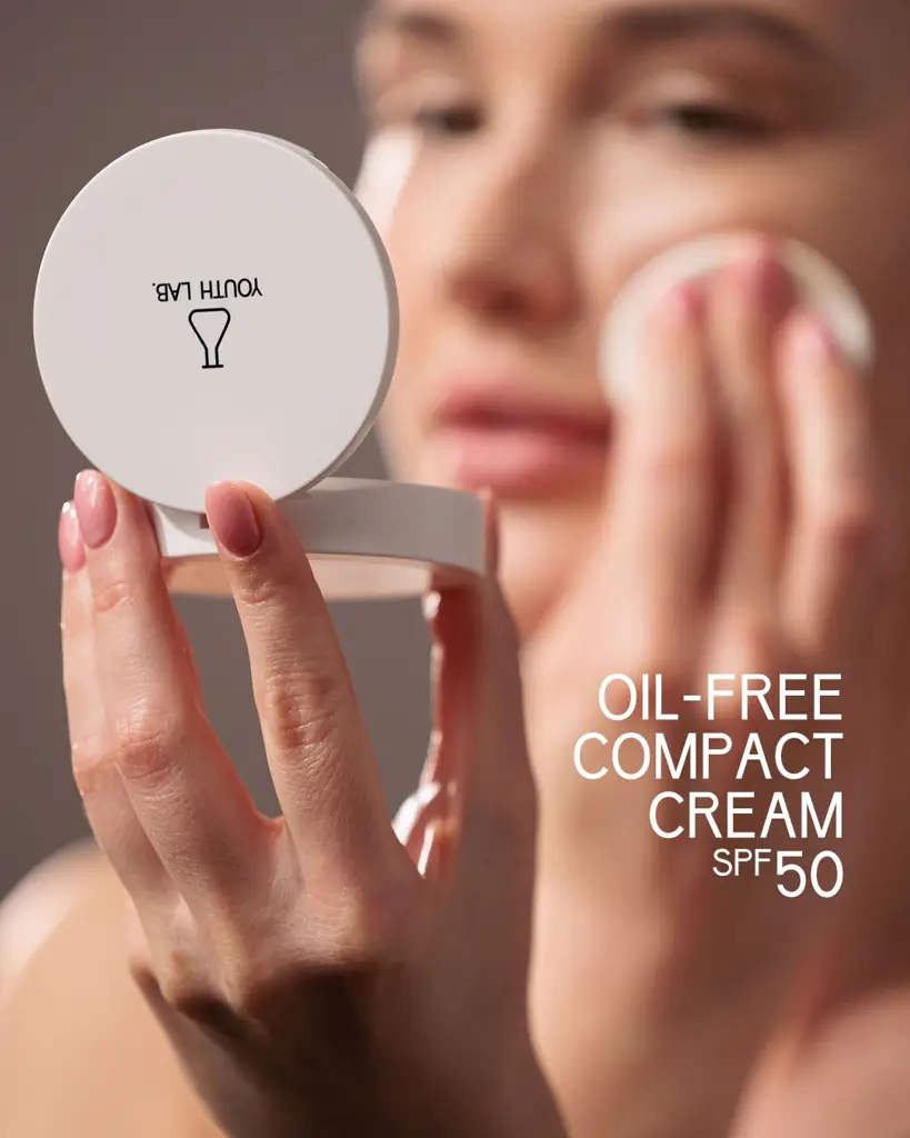 OIL FREE COMPACT CREAM SPF50 – MEDIUM - View 3